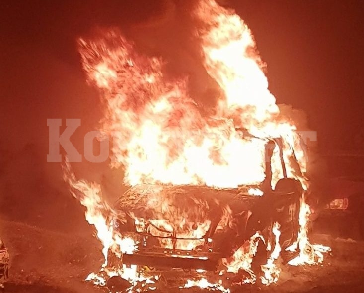 Огнен ад! Запалиха колите на видинчанин