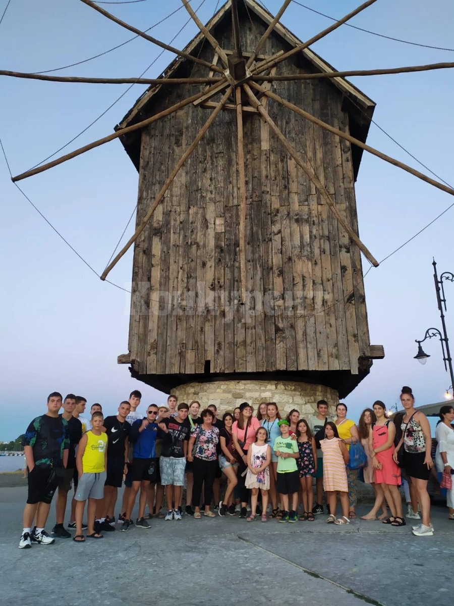 Ученици от Козлодуй са на морето