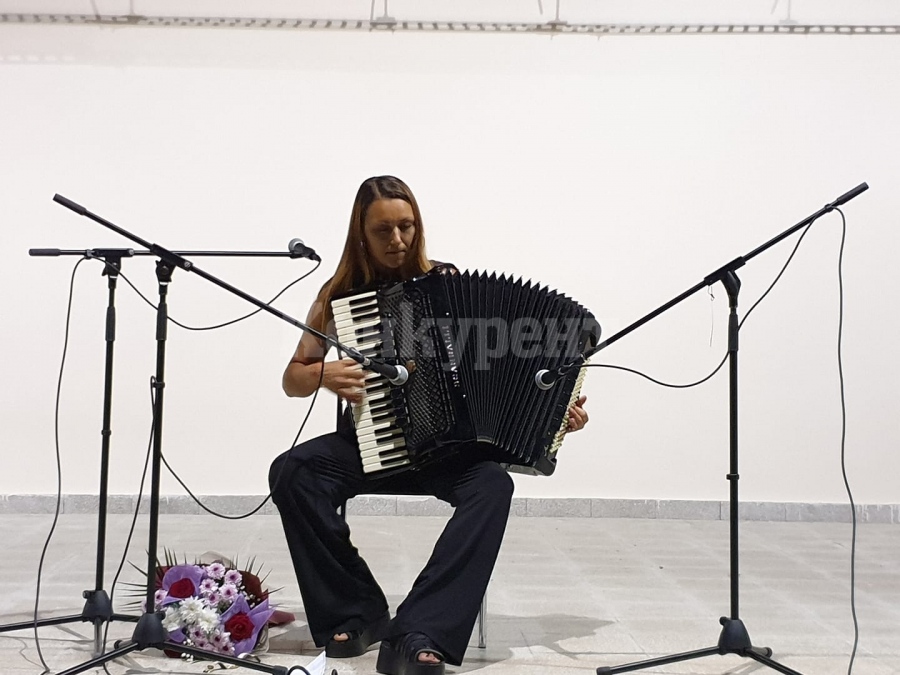 Виртуозната акордеонистка Вероника Тодорова с концерт във Вършец