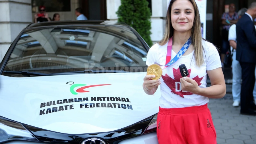 Ивет Горанова яхва спортен автомобил