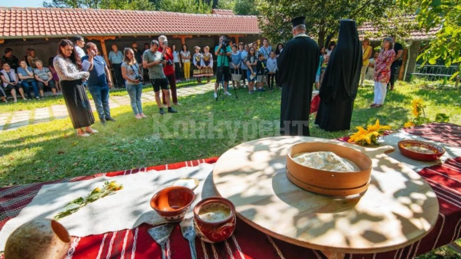 В Кюстендил посрещат Успение Богородично с празника Въздигане на хляба