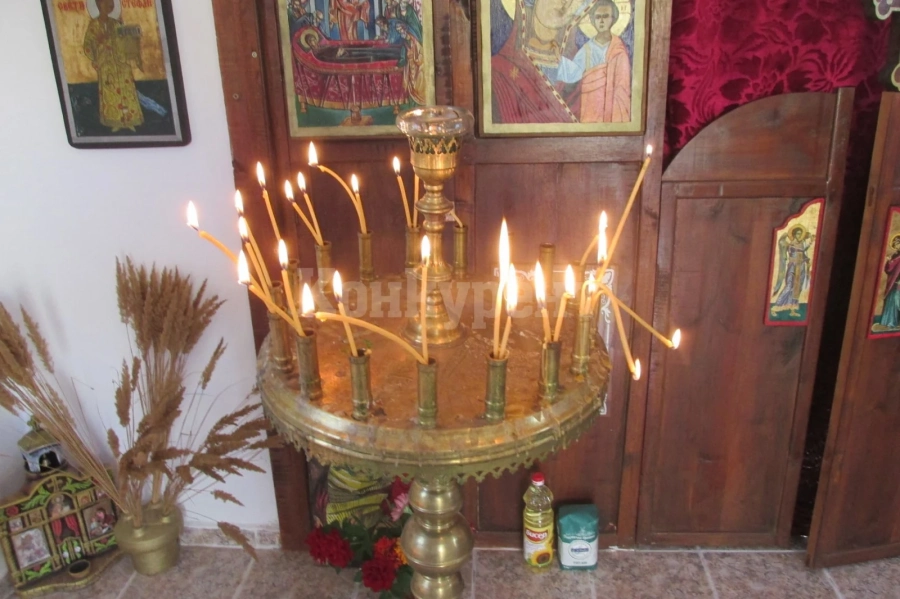 Десетки миряни от Ружинци сведоха глави пред Богородица