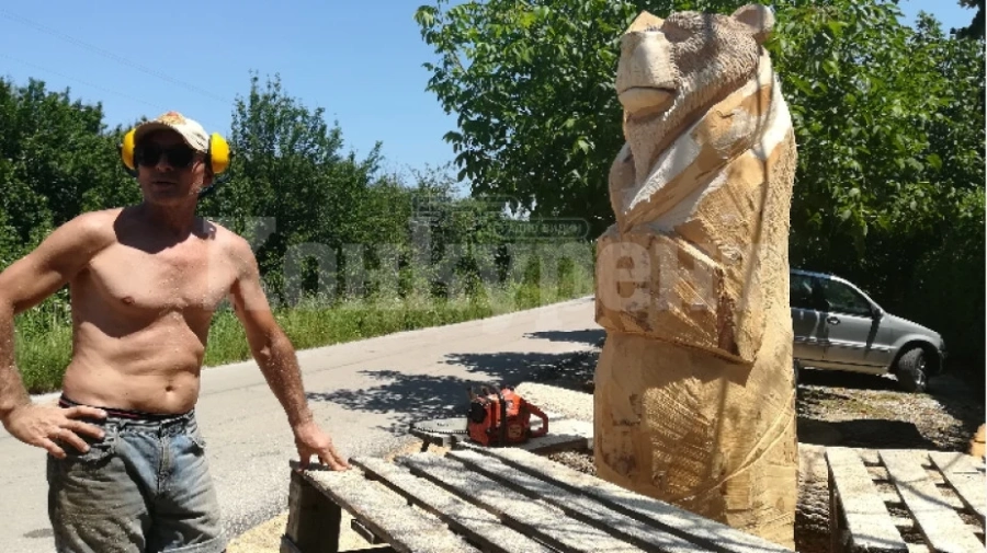 Дървени скулптури на мечки са на мода в България