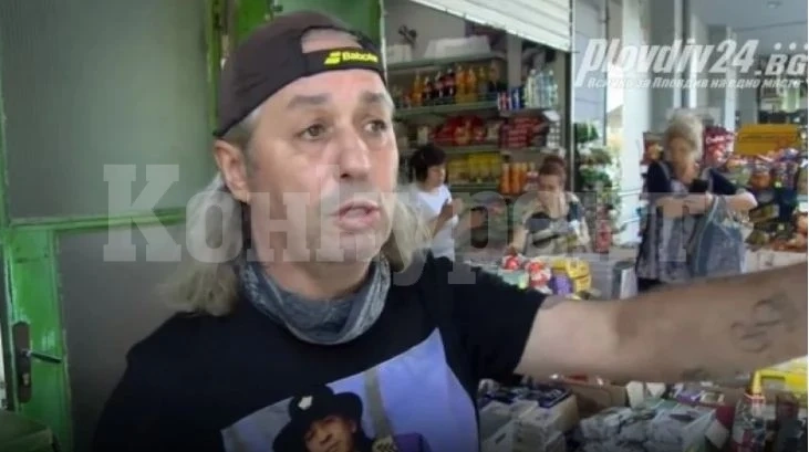 Див екшън! Шофьор полудя и сам си разби главата след катастрофа ВИДЕО