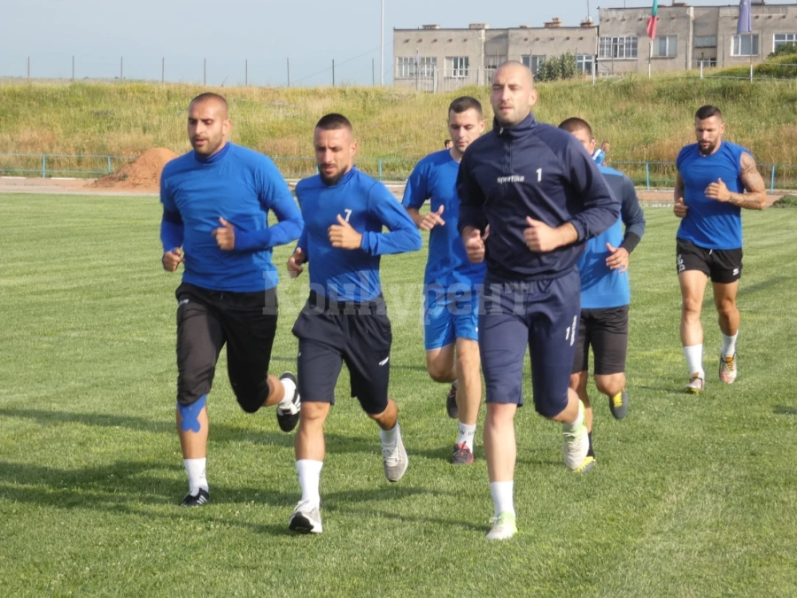 Първа победа на Левски във Втора лига, Мариян Огнянов се завърна