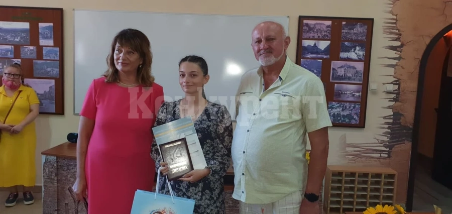 Наградиха възпитаничка на СУ „Христо Ботев“-Враца с „Национална диплома“ СНИМКИ и ВИДЕО