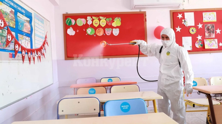 Турция започва присъствено учебната година с PCR за неваксинираните