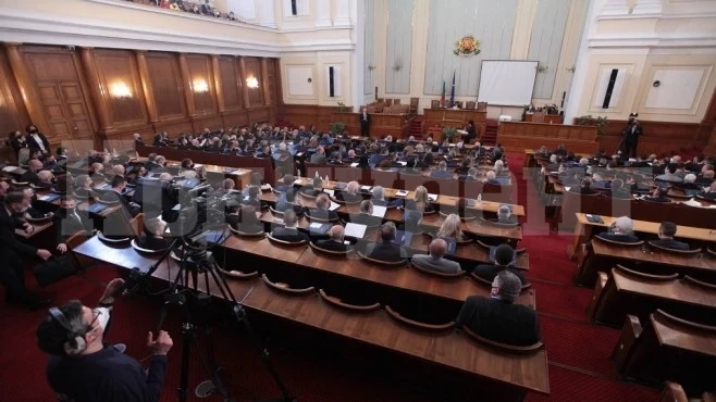 Депутатите гласуват парите за социални услуги и здраве