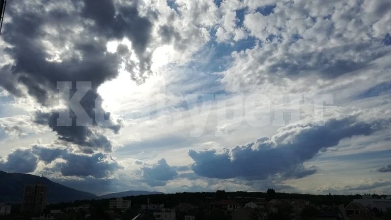 Прохладно и с разкъсана облачност ще е времето днес