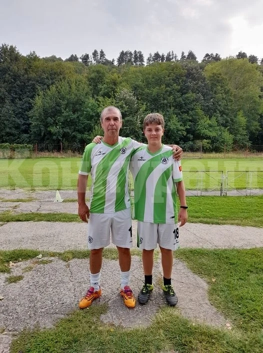 Равенство между Първа Атомна и ФК Бутан, Орела блести под рамката