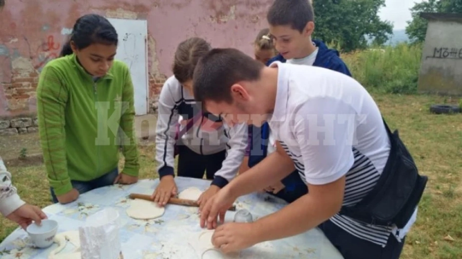Заниманията с деца в библиотеката в Руска Бела приключиха