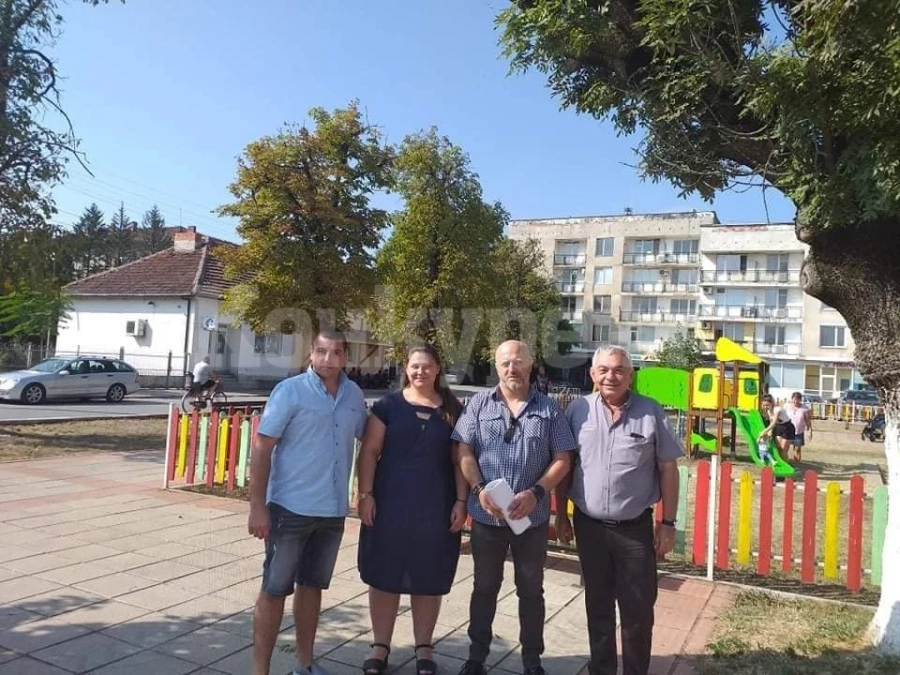 В Лехчево откриха обновена детска площадка СНИМКИ