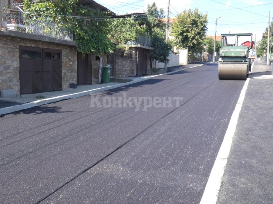 Ударно асфалтират в община Лом СНИМКИ