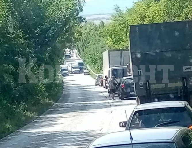 Катастрофа с ранена жена затвори пътя Търново-Русе
