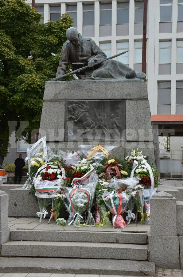 Във Видин отбелязаха Съединението с церемония пред паметника на Скърбящия воин