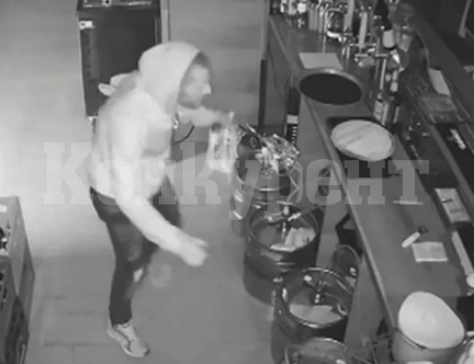 Серия от обири в магазини във Варна посред бял ден