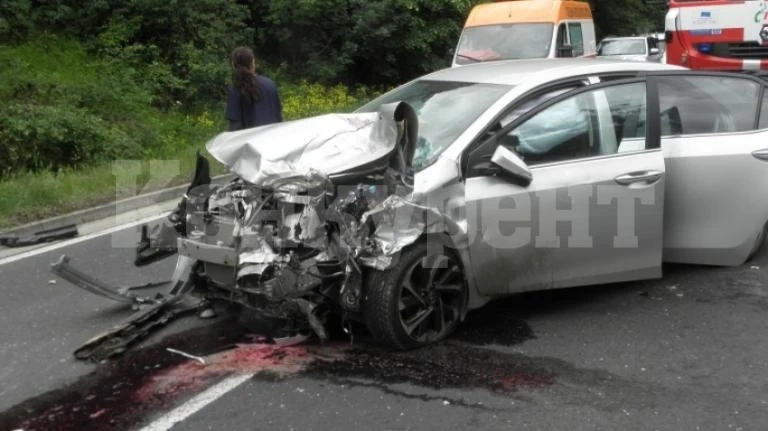 Джигит със „Субару“ се заби челно в „Опел“ край язовир Огоста в Монтана