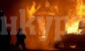 Огнен ад! Пожар горя в къща в Лом, пламъците застрашиха и съседите