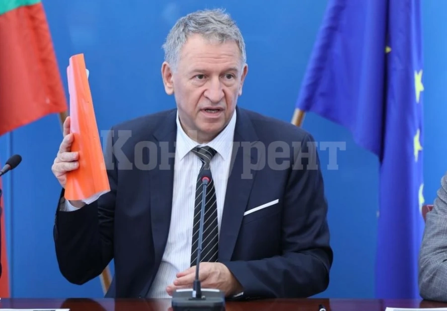 Кацаров: Трябва да заведем нарушаващите мерките в COVID отделение, да видят интубираните хора