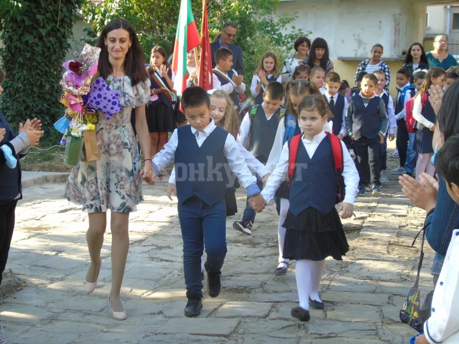 2459 ученици влязоха в клас в община Бяла Слатина
