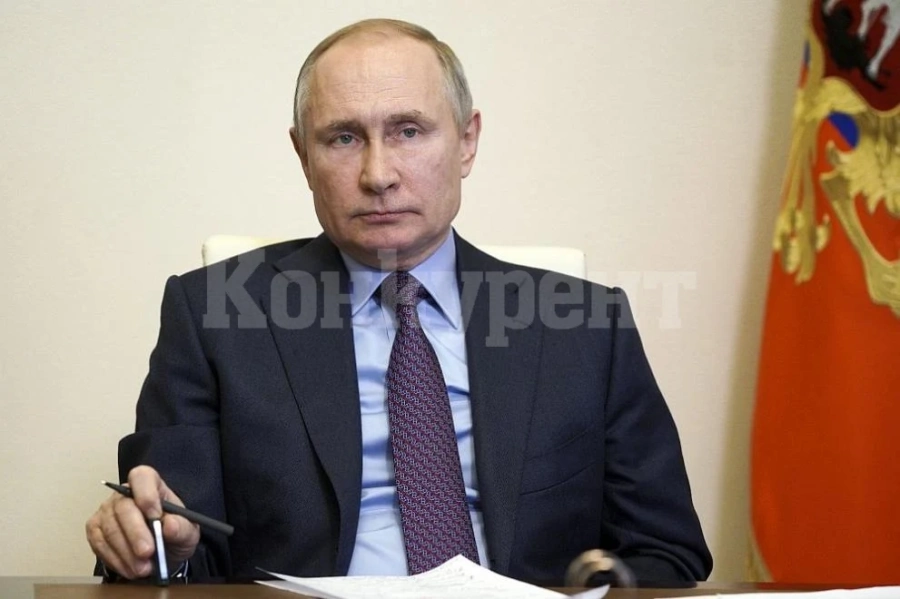 Путин гласува онлайн, заразените от обкръжението му боледуват леко
