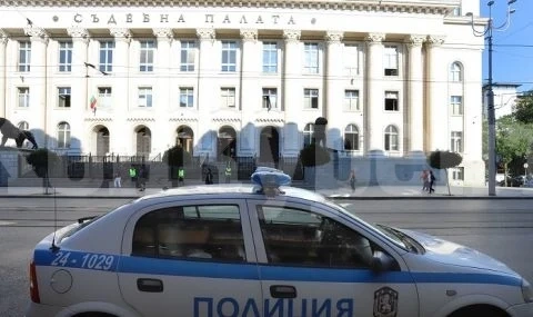 Задържаха рецидивист с 18 присъди: Крадял от маратонки до пистолет