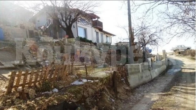 Ще правят контролно-измервателни системи на свлачищата в селата Гъмзово и Орсоя