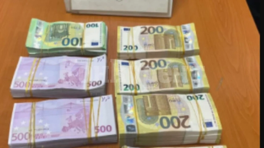 Откриха над 422 000 недекларирани евро в хладилник на тир