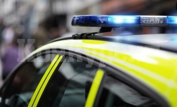 Полицаи, правят секс в патрулката, пренебрегнаха сигнал за кражба СНИМКИ
