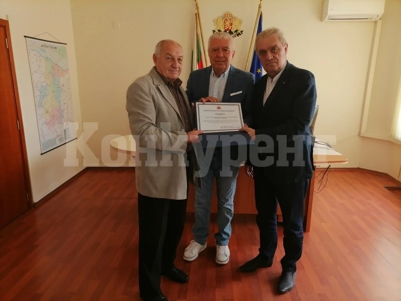 Наградиха д-р Антонио Георгиев за приноса му в борбата срещу ковид, ваксинираните във Врачанско надхвърлиха 50 хиляди