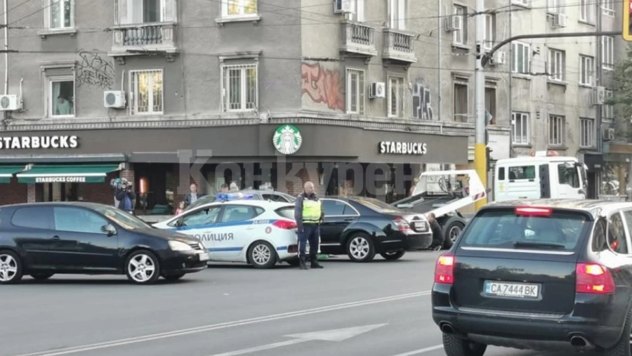 Автомобил на НСО катастрофира в София