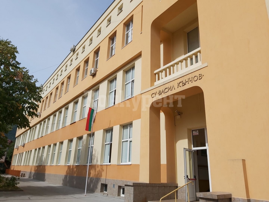Във Враца представиха модерна система за контрол на качеството на въздуха - първата в българско училище