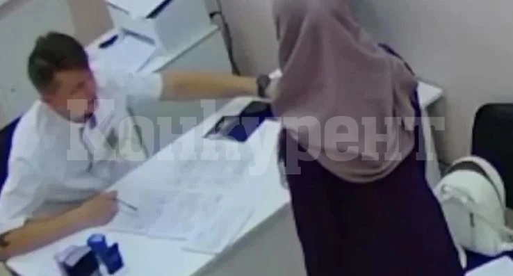 Мюсюлманин преби жестоко лекар, защото прегледал съпругата му