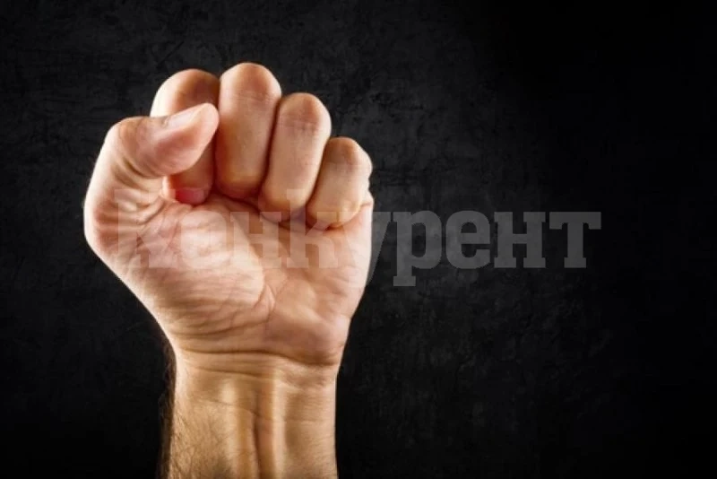 Биха и ограбиха за 15 лева мъж, бързо хванаха злодея
