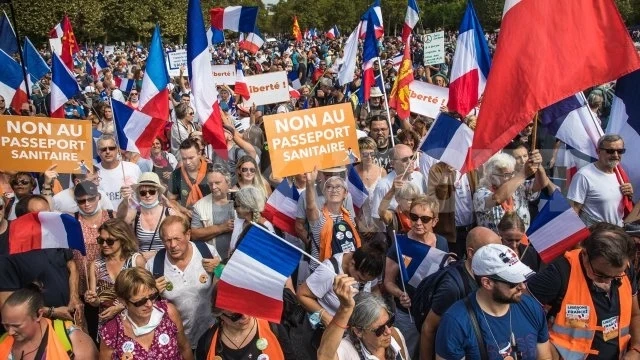 Франция премахва още една мярка след силната ваксинационна кампания