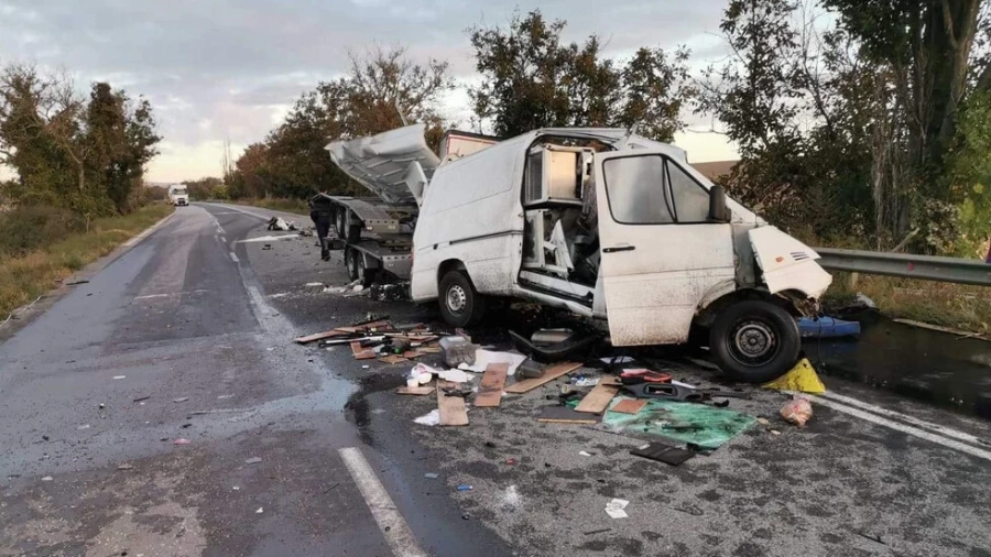 Мъж загина в челен сблъсък през нощта край Шумен 