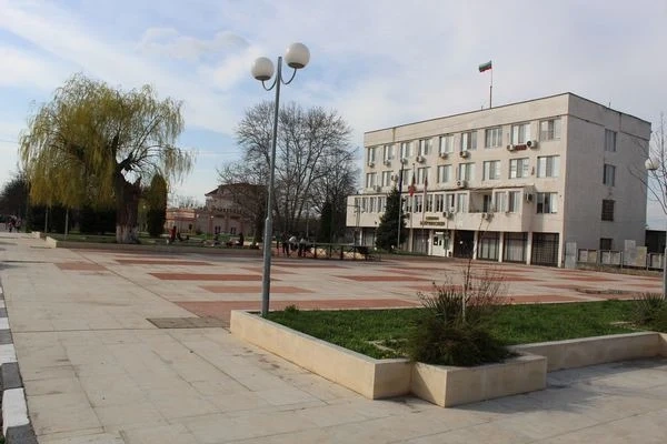 Награждават двама почетни граждани на Бойчиновци днес