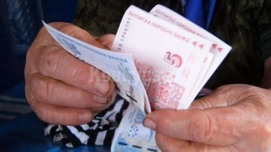 Мним застраховател измами пенсионер с 4 бона