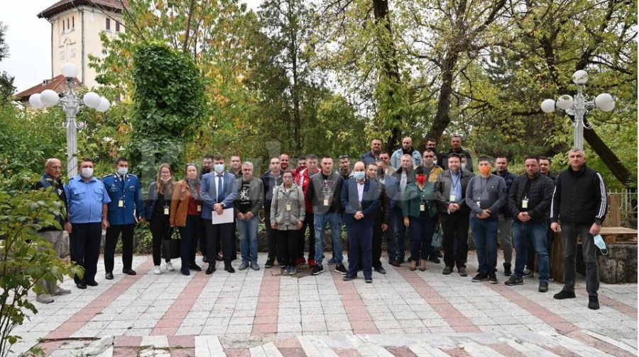 Пожарникари и доброволци от Мездра взеха участие в обучение в Румъния 