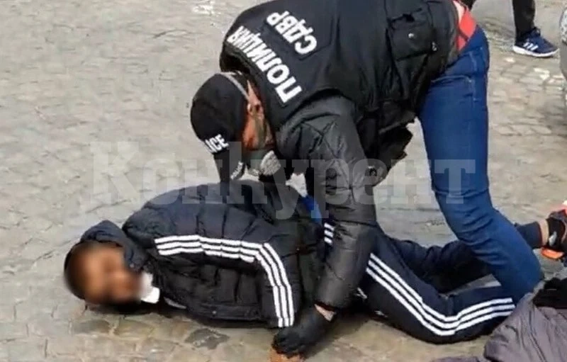 Обявен за издирване се опита да избяга на ченгетата, но не му се получи