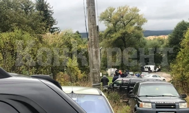 Собственик загради път, остави 30 къщи без достъп