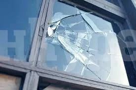 Вандал изпотроши стъклата на къща във Видинско