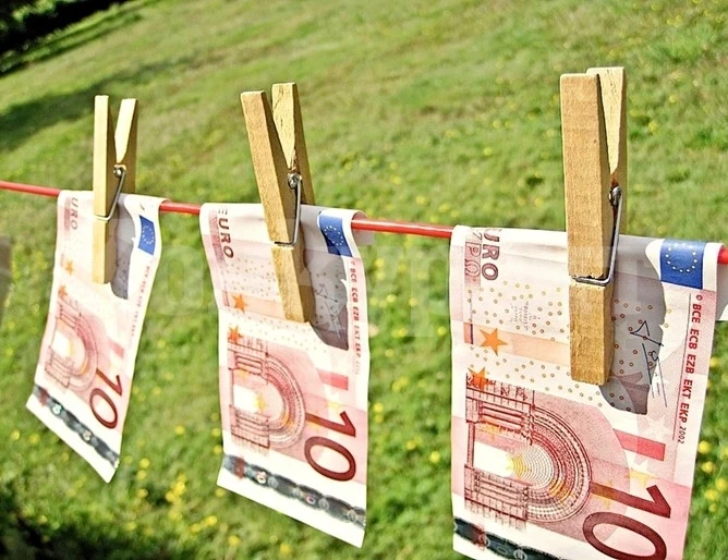 Румънски режисьор и продуцентка обвинени в пране на пари