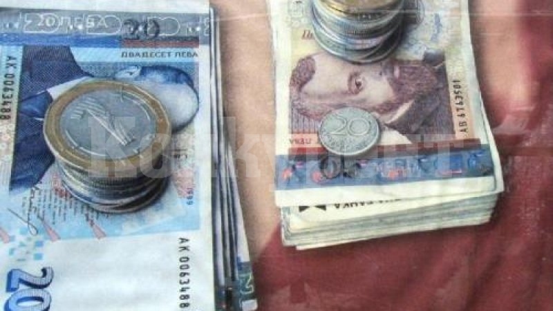Съдят приятелка на починал нотариус, изтеглила 4800 лв. от банковите му сметки