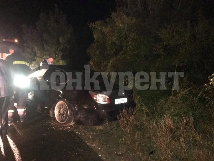 Опасна каскада! Тийнейджъри се преобърнаха в дере, двама са в болница