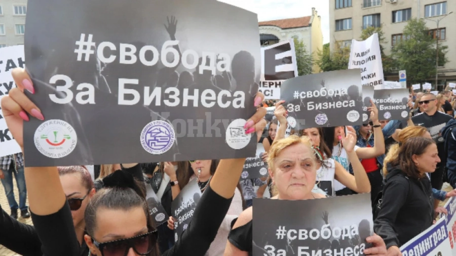 Собственици на заведения и магазини излизат на национален протест