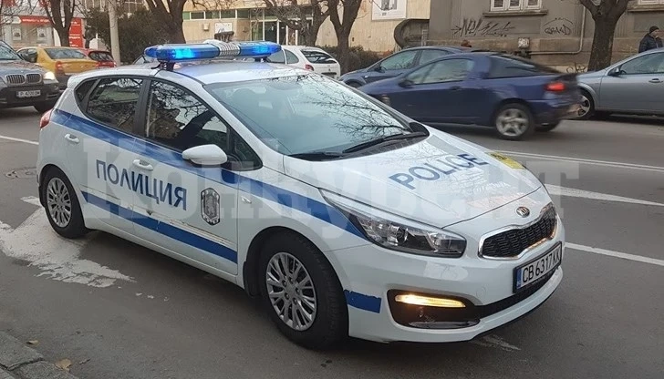Спипаха 45-годишен зад волана на „Опел“ без номера