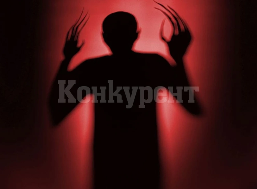 Маски и костюми от сериал за вампири се продават на търг