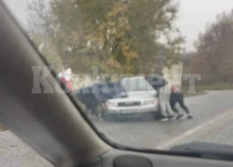 Шофьор „приземи“ колата си в канавката СНИМКА