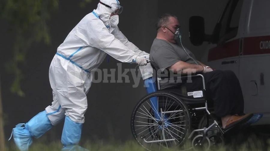 Болниците в Румъния се задъхват, медици дават кислород на пациенти в колите им